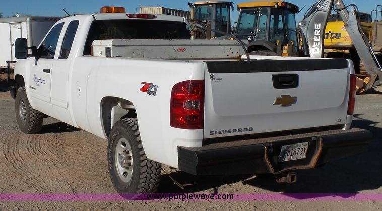 image for item L6809 2010 Chevrolet Silverado 2500HD LT Z71 Ext. Cab pickup truck