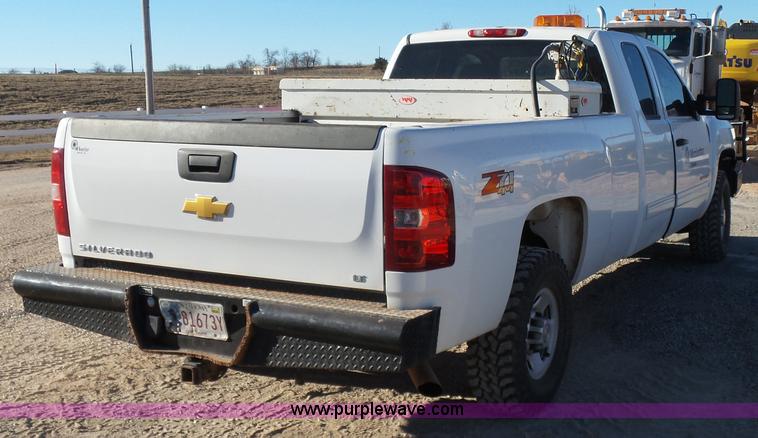 image for item L6809 2010 Chevrolet Silverado 2500HD LT Z71 Ext. Cab pickup truck