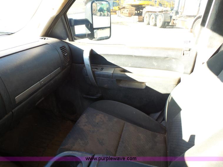 image for item L6809 2010 Chevrolet Silverado 2500HD LT Z71 Ext. Cab pickup truck