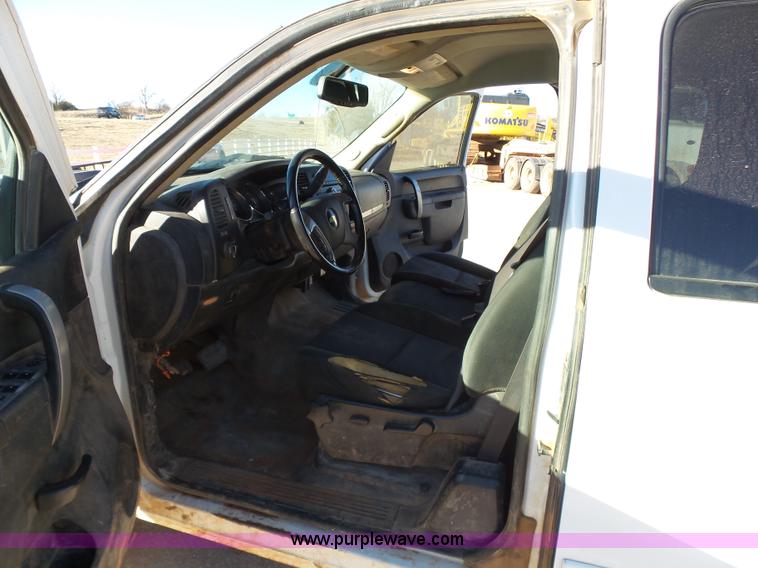 image for item L6809 2010 Chevrolet Silverado 2500HD LT Z71 Ext. Cab pickup truck