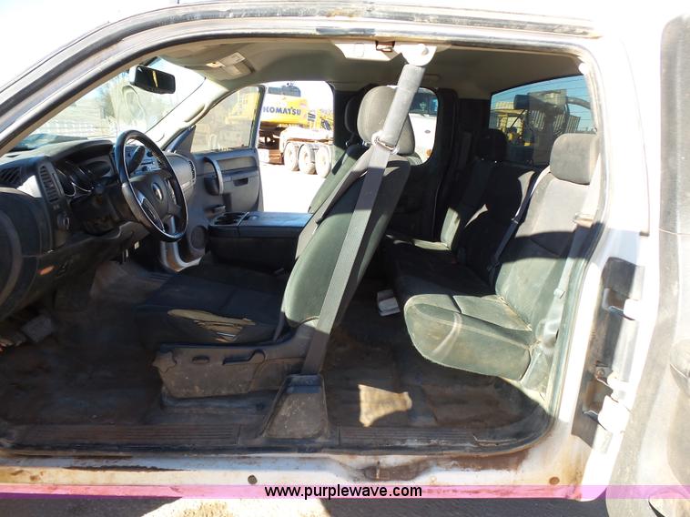 image for item L6809 2010 Chevrolet Silverado 2500HD LT Z71 Ext. Cab pickup truck