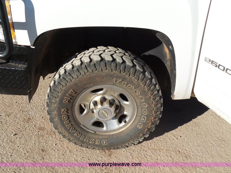 image for item L6809 2010 Chevrolet Silverado 2500HD LT Z71 Ext. Cab pickup truck