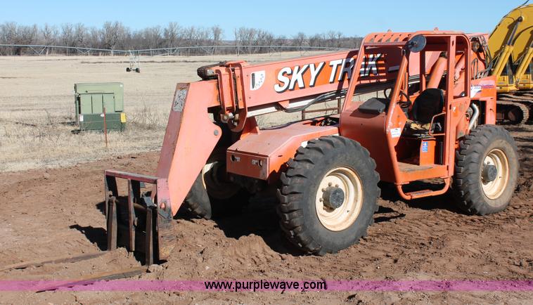 image for item L6810 2004 SkyTrak 6042 Legacy telehandler