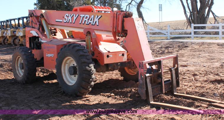 image for item L6810 2004 SkyTrak 6042 Legacy telehandler