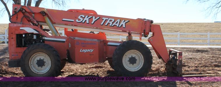 image for item L6810 2004 SkyTrak 6042 Legacy telehandler