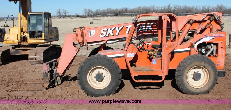 image for item L6810 2004 SkyTrak 6042 Legacy telehandler