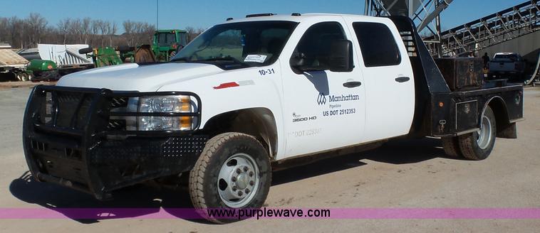 image for item L6812 2011 Chevrolet Silverado 3500HD Crew Cab flatbed pickup truck