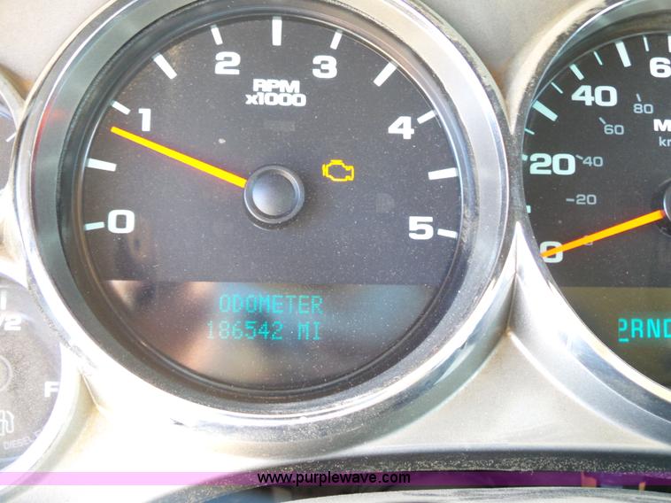 image for item L6812 2011 Chevrolet Silverado 3500HD Crew Cab flatbed pickup truck