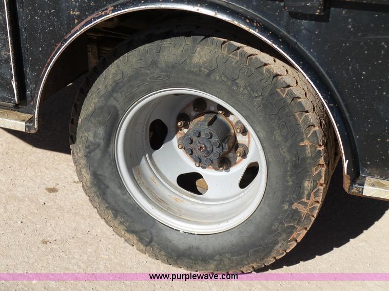 image for item L6812 2011 Chevrolet Silverado 3500HD Crew Cab flatbed pickup truck