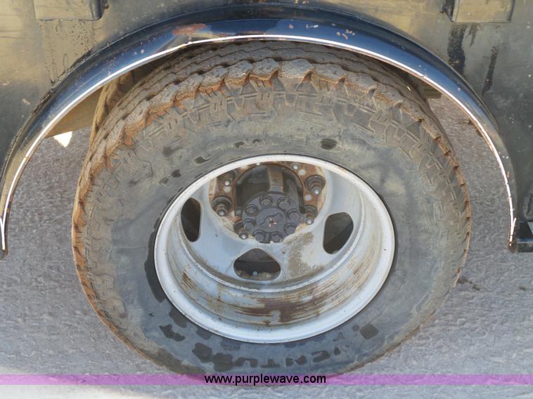 image for item L6812 2011 Chevrolet Silverado 3500HD Crew Cab flatbed pickup truck