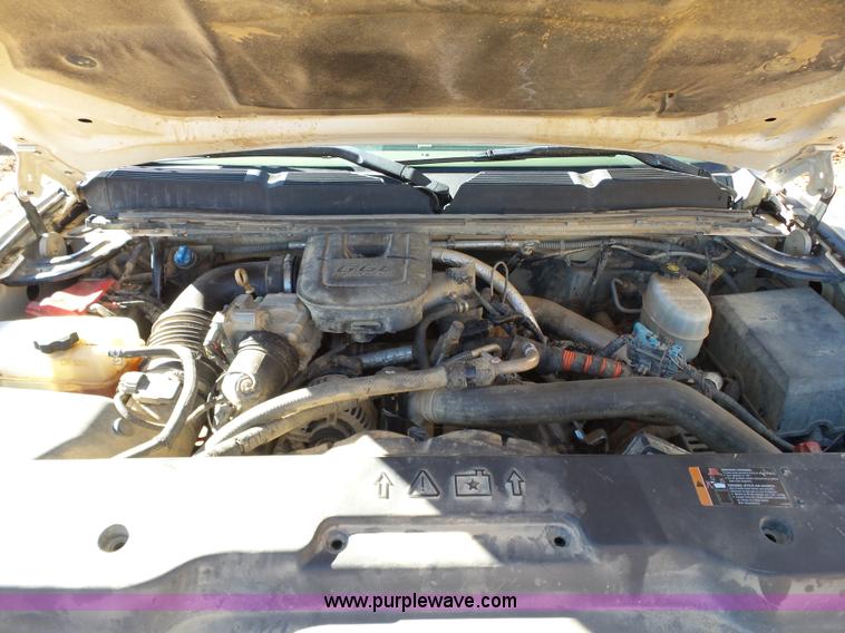 image for item L6812 2011 Chevrolet Silverado 3500HD Crew Cab flatbed pickup truck