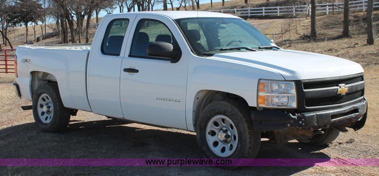 image for item L6814 2011 Chevrolet Silverado 1500 Ext. Cab pickup truck