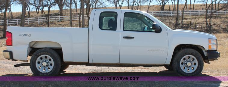 image for item L6814 2011 Chevrolet Silverado 1500 Ext. Cab pickup truck