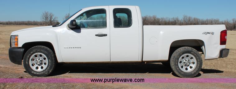 image for item L6814 2011 Chevrolet Silverado 1500 Ext. Cab pickup truck