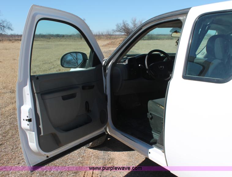 image for item L6814 2011 Chevrolet Silverado 1500 Ext. Cab pickup truck