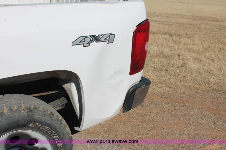 image for item L6814 2011 Chevrolet Silverado 1500 Ext. Cab pickup truck