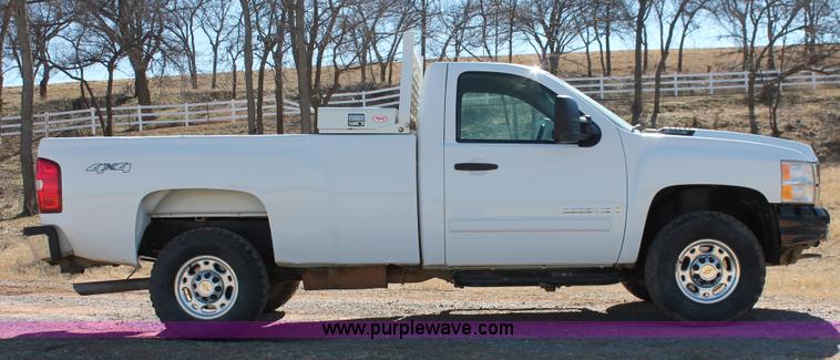 image for item L6815 2009 Chevrolet Silverado 2500HD LT pickup truck