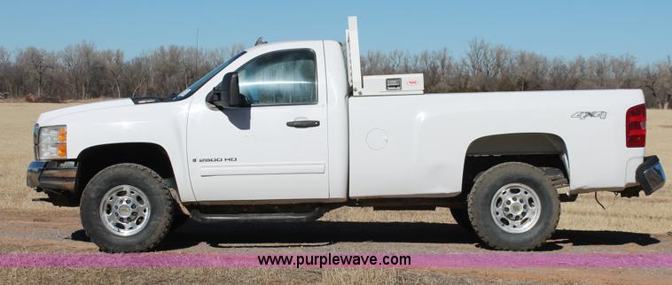 image for item L6815 2009 Chevrolet Silverado 2500HD LT pickup truck