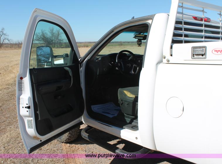 image for item L6815 2009 Chevrolet Silverado 2500HD LT pickup truck
