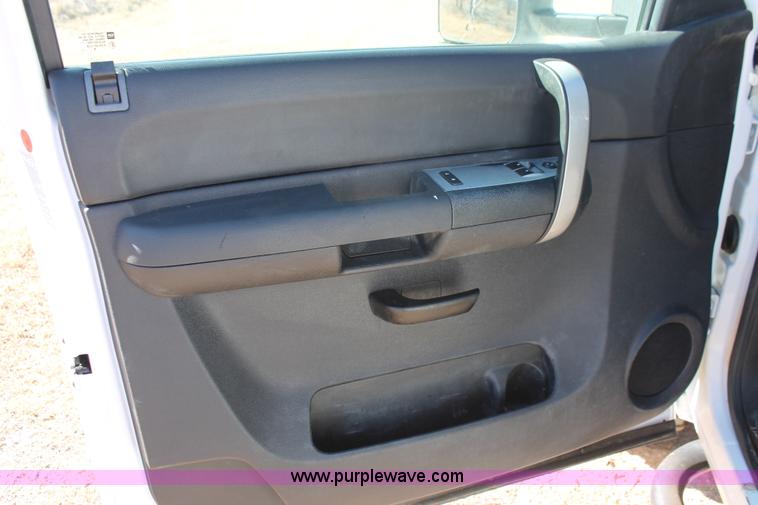 image for item L6815 2009 Chevrolet Silverado 2500HD LT pickup truck