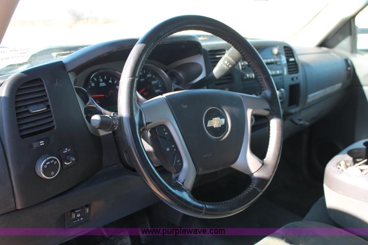 image for item L6815 2009 Chevrolet Silverado 2500HD LT pickup truck