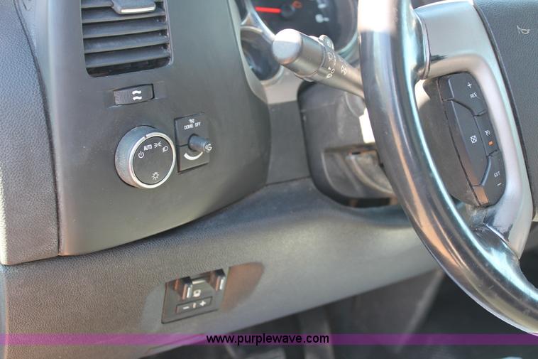 image for item L6815 2009 Chevrolet Silverado 2500HD LT pickup truck