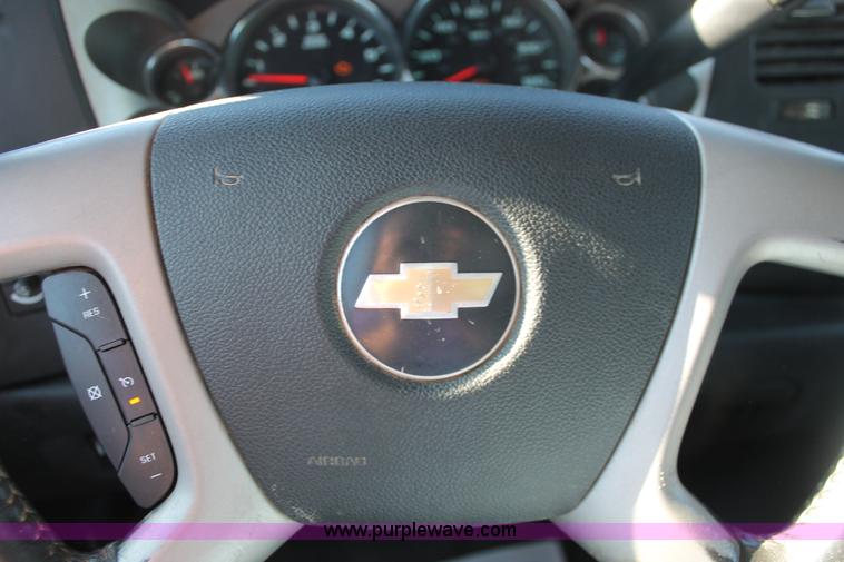 image for item L6815 2009 Chevrolet Silverado 2500HD LT pickup truck