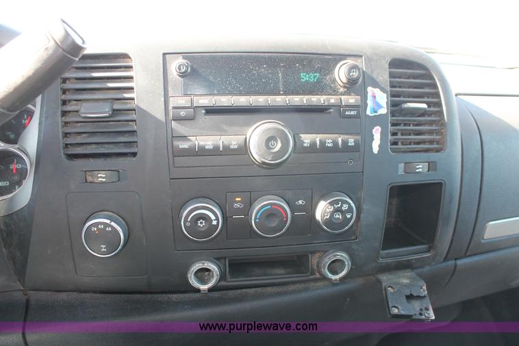 image for item L6815 2009 Chevrolet Silverado 2500HD LT pickup truck