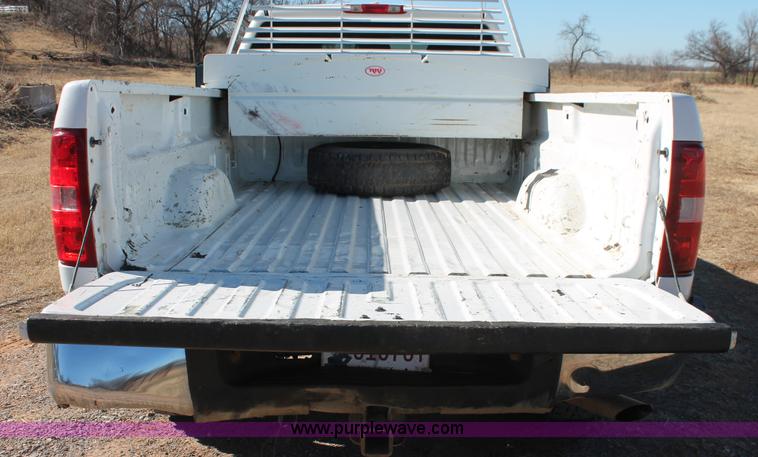 image for item L6815 2009 Chevrolet Silverado 2500HD LT pickup truck