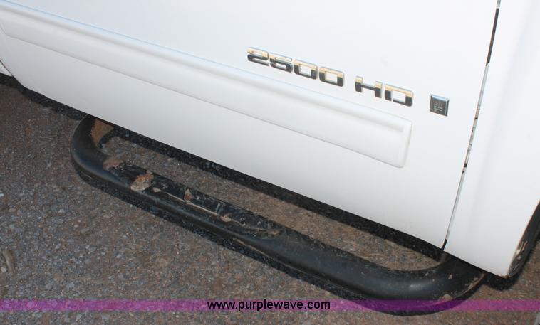image for item L6815 2009 Chevrolet Silverado 2500HD LT pickup truck