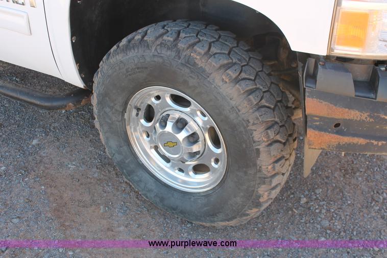 image for item L6815 2009 Chevrolet Silverado 2500HD LT pickup truck