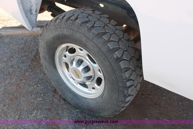 image for item L6815 2009 Chevrolet Silverado 2500HD LT pickup truck