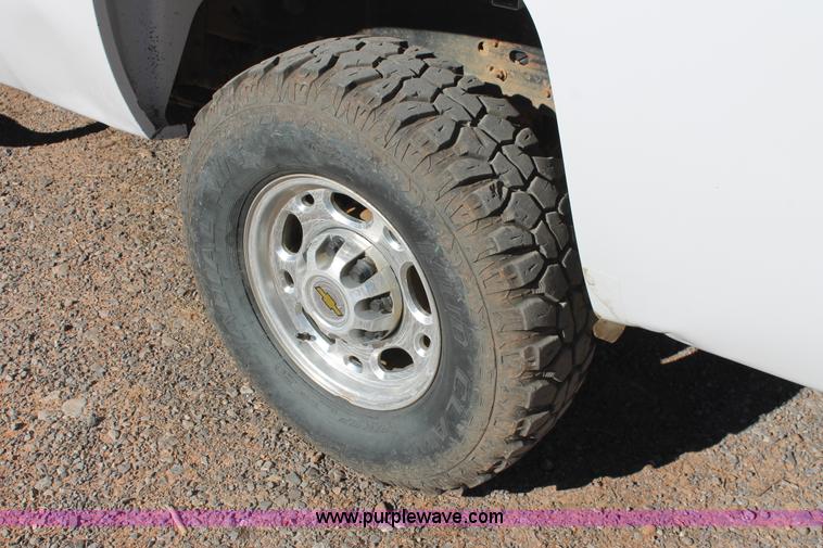 image for item L6815 2009 Chevrolet Silverado 2500HD LT pickup truck