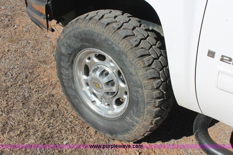 image for item L6815 2009 Chevrolet Silverado 2500HD LT pickup truck