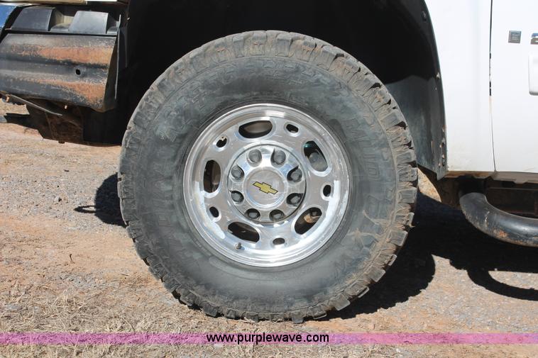 image for item L6815 2009 Chevrolet Silverado 2500HD LT pickup truck