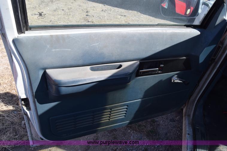 image for item K4382 1991 GMC Sierra 1500 pickup truck