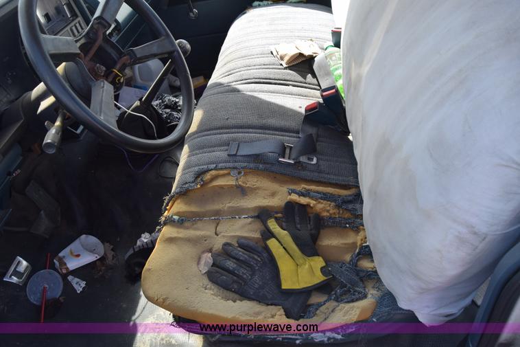 image for item K4382 1991 GMC Sierra 1500 pickup truck