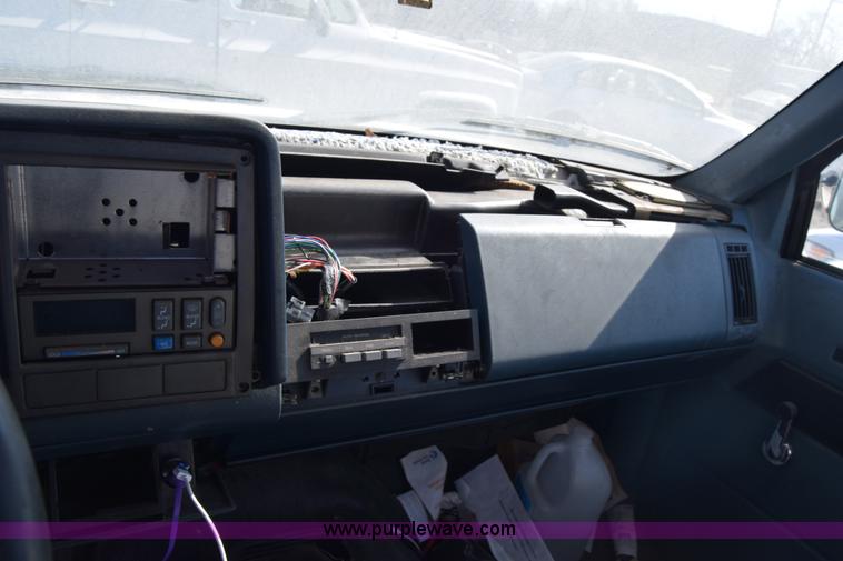 image for item K4382 1991 GMC Sierra 1500 pickup truck