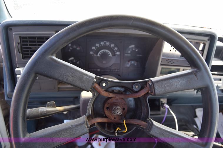 image for item K4382 1991 GMC Sierra 1500 pickup truck