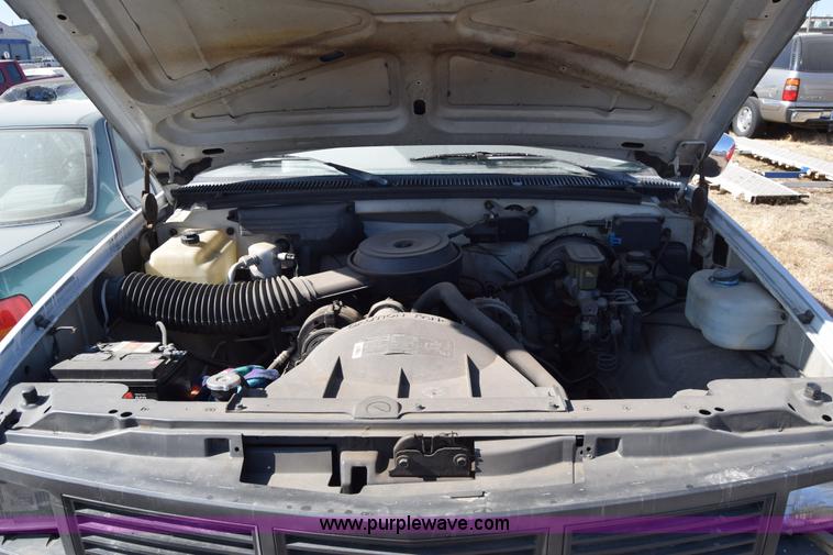 image for item K4382 1991 GMC Sierra 1500 pickup truck