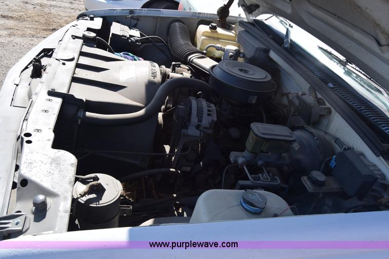 image for item K4382 1991 GMC Sierra 1500 pickup truck