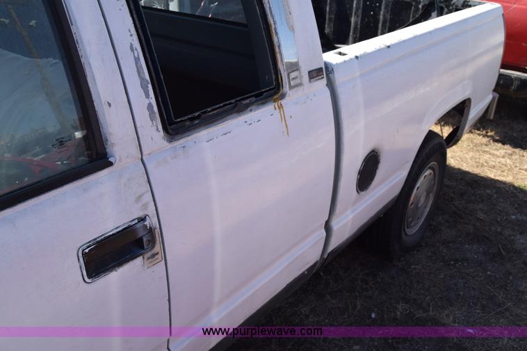 image for item K4382 1991 GMC Sierra 1500 pickup truck