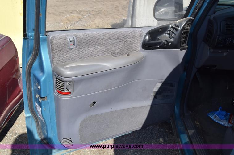 image for item K4386 1998 Plymouth Grand Voyager van