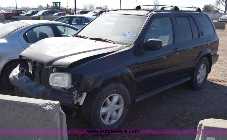 image for item K4403 2001 Nissan Pathfinder SUV