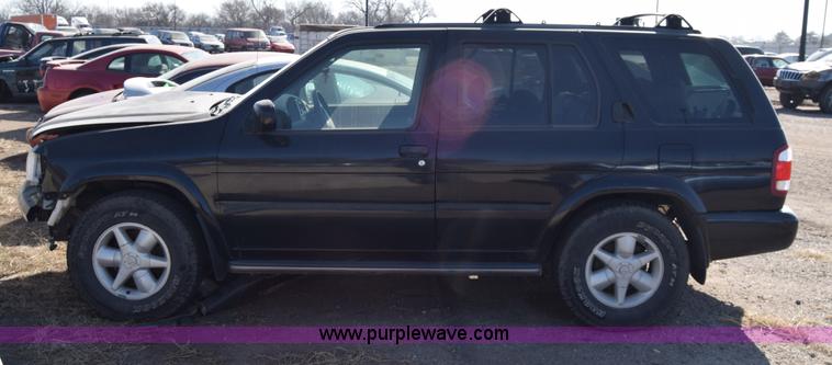 image for item K4403 2001 Nissan Pathfinder SUV