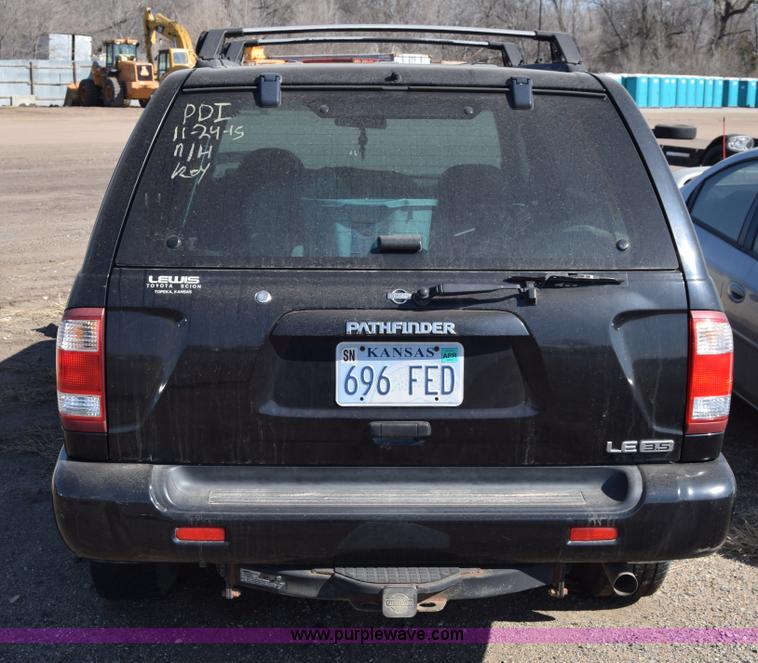 image for item K4403 2001 Nissan Pathfinder SUV