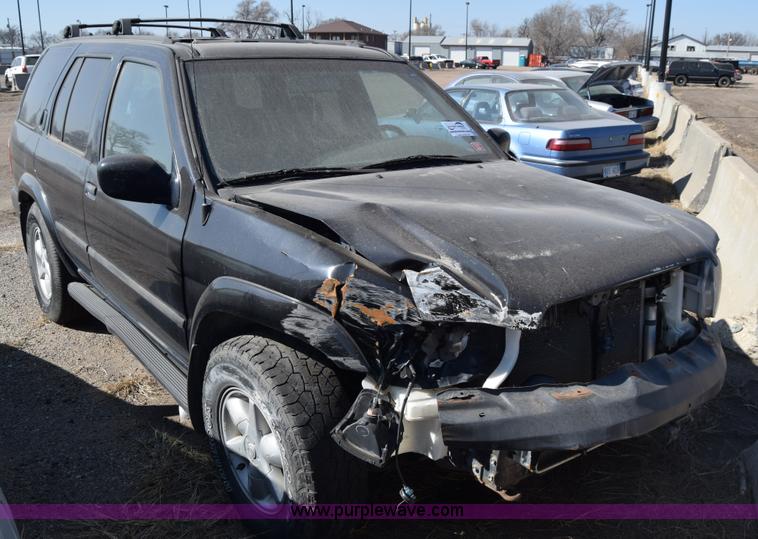 image for item K4403 2001 Nissan Pathfinder SUV