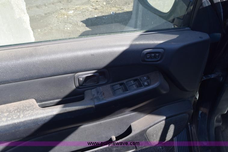 image for item K4403 2001 Nissan Pathfinder SUV