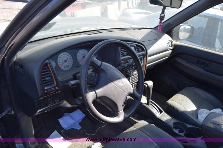 image for item K4403 2001 Nissan Pathfinder SUV