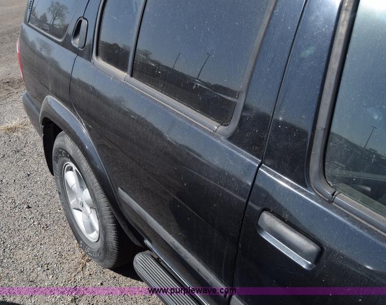 image for item K4403 2001 Nissan Pathfinder SUV
